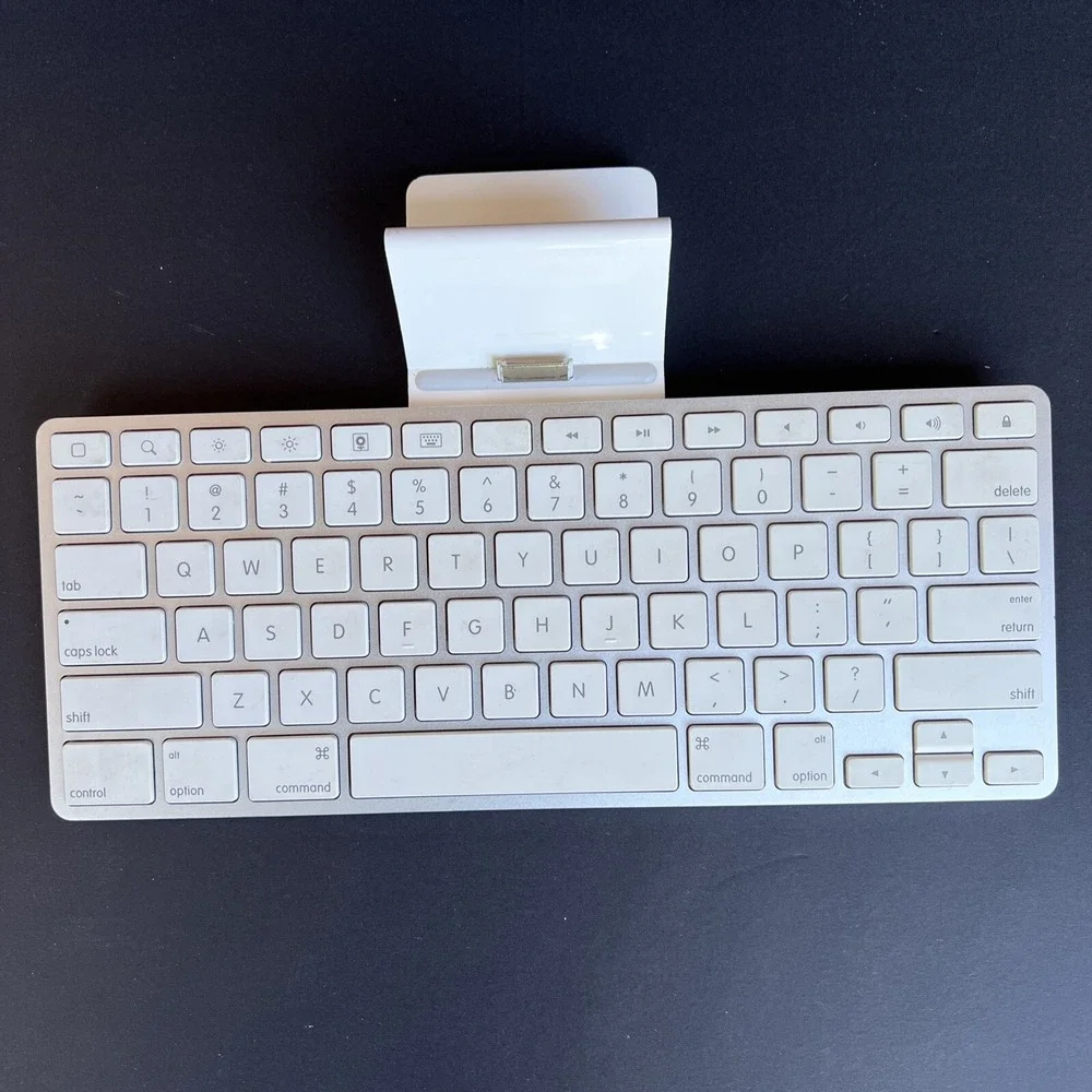 Apple iPad Keyboard Dock A1359 30-Pin 1st, 2nd Generation iPad Accessory